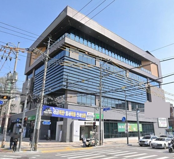 사거리코너 횡단보도 버스정류장 재래시장